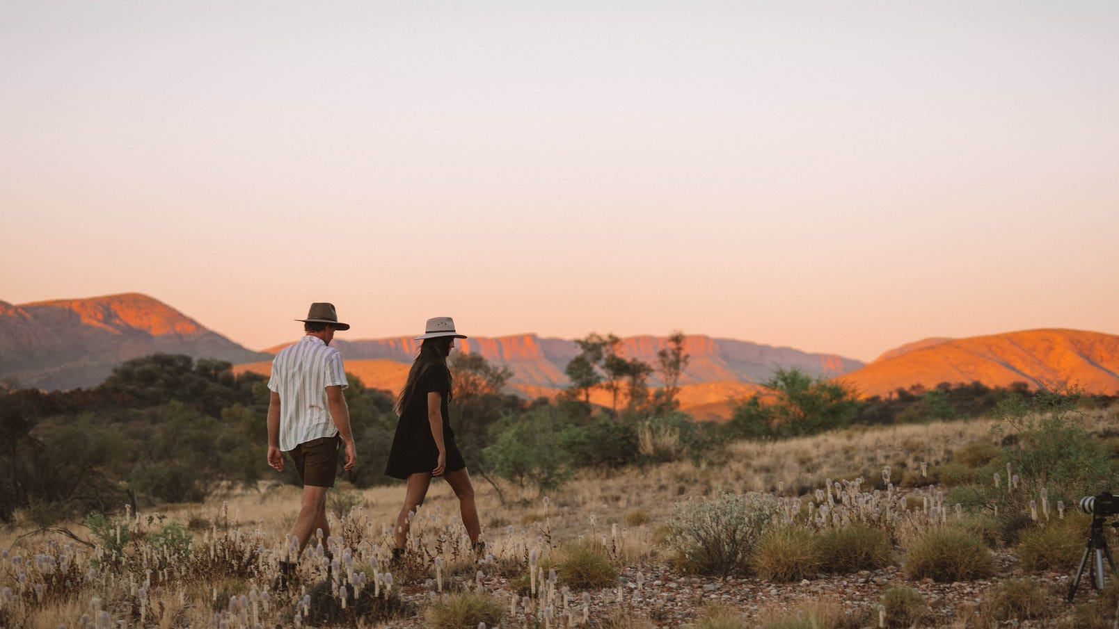 a young couple at mount sonder lookout at dusk