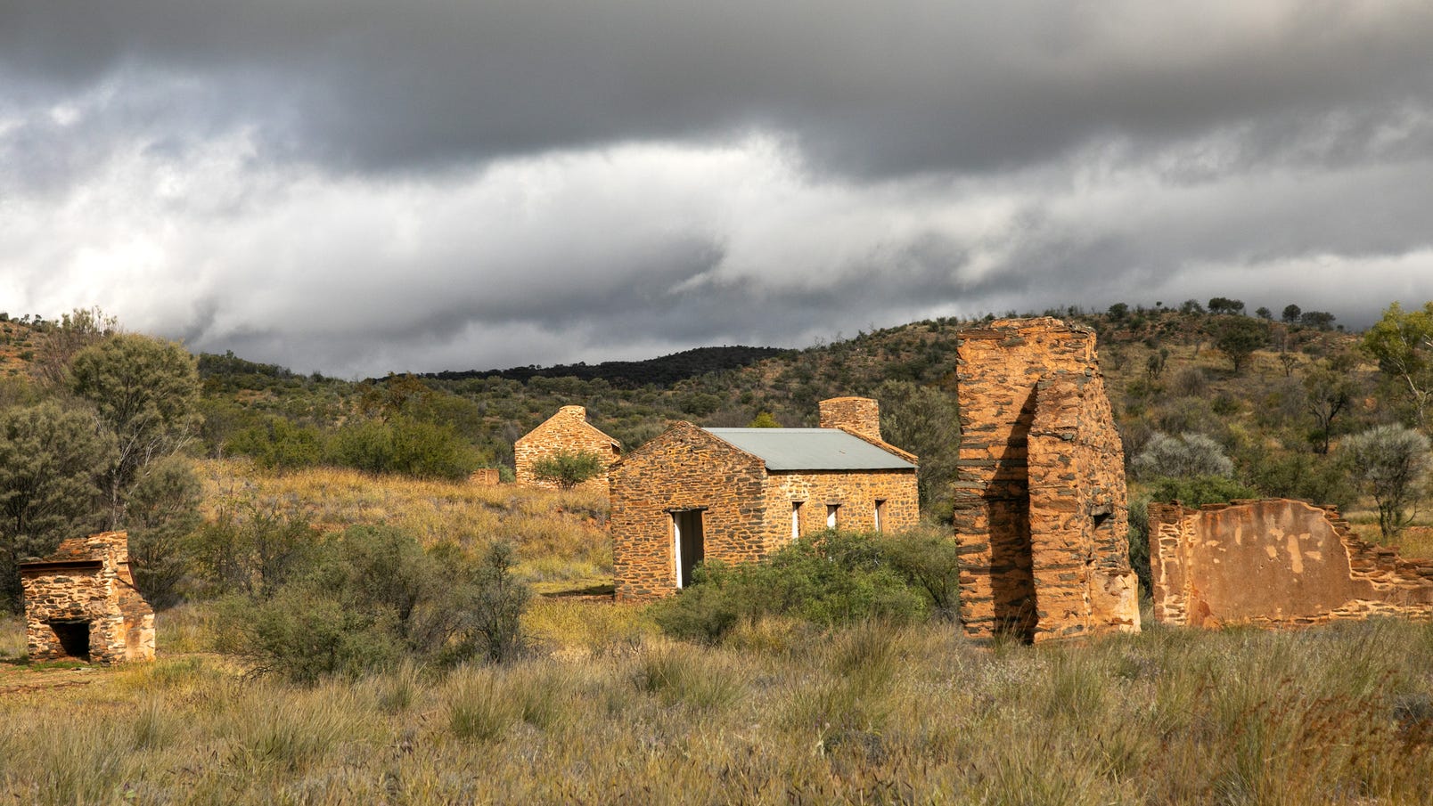 Arltunga Historical Reserve ruins in landscape